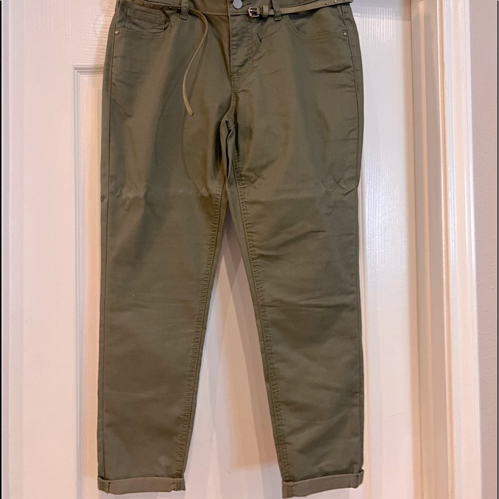 Apt 9 Olive green capris… never worn with belt